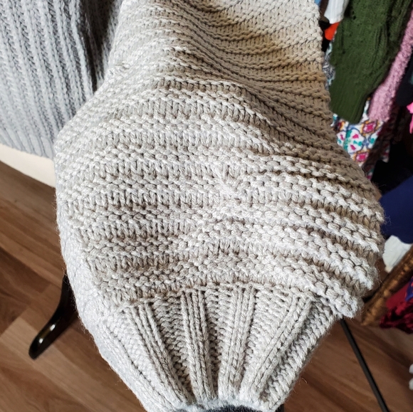 Grey Crewneck Sweater w/ Bishop Sleeves - Picture 6 of 10